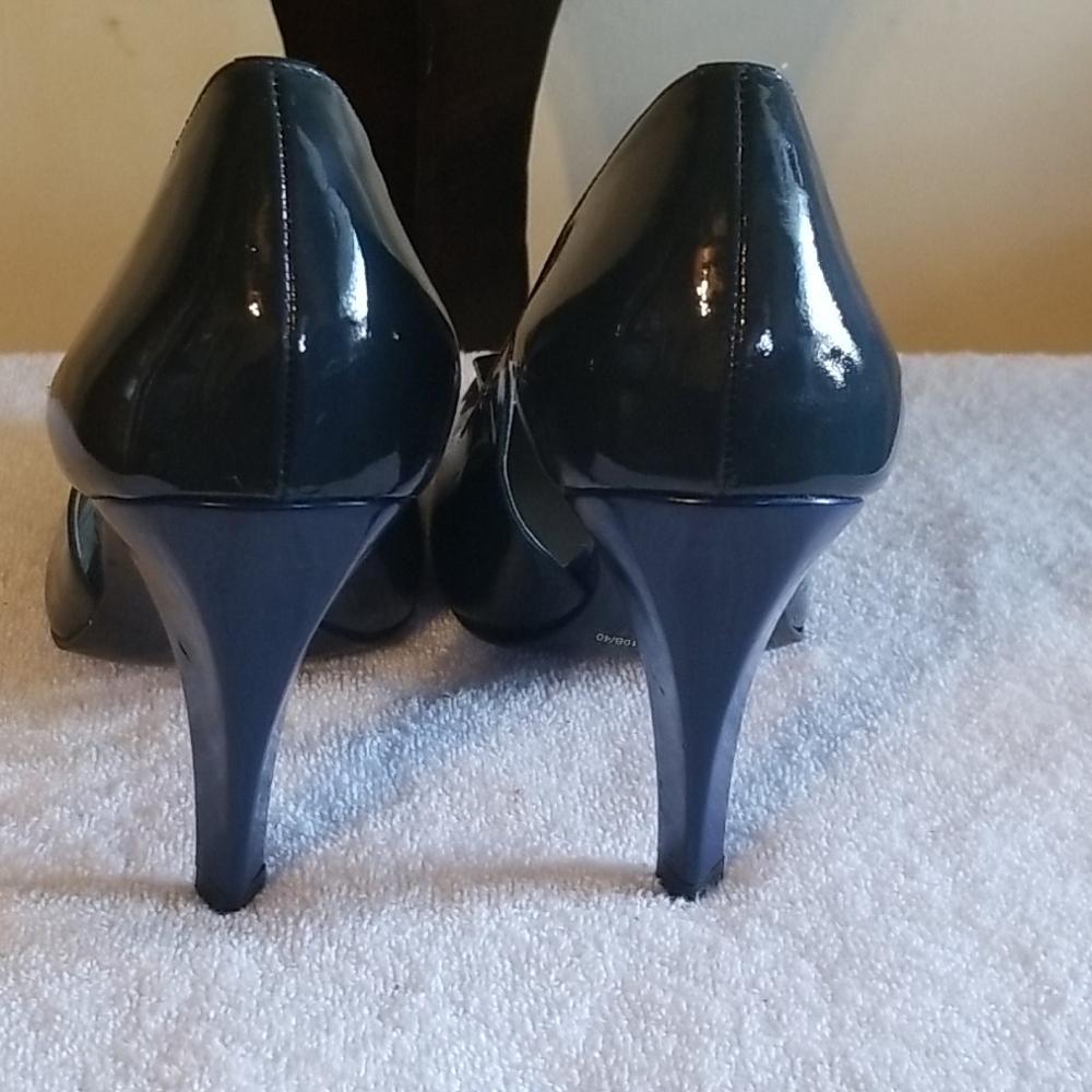Shoes - Picture 3 of 4